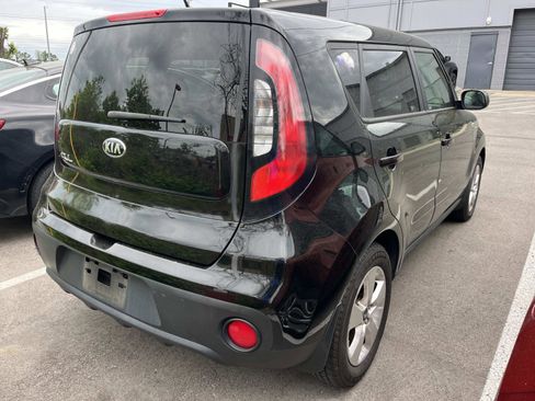 Used 2017 Kia Soul FWD image 2