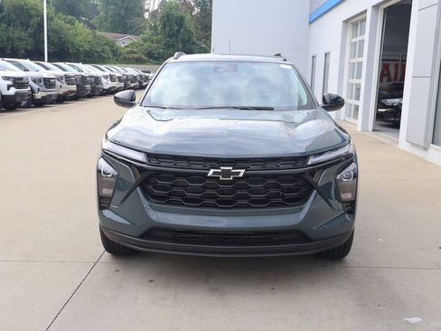 New 2026 Chevrolet Trax LT w/ Midnight Edition FWD image 5
