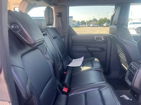 Used 2025 Ford Bronco Badlands AWD/4WD image 38