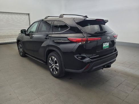 Used 2022 Toyota Highlander XLE AWD/4WD image 5