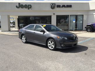 Used 2014 Toyota Camry SE video 2