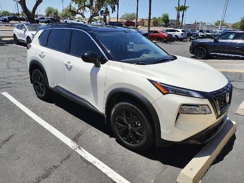 Used 2023 Nissan Rogue SV w/ SV Premium B Package FWD image 11