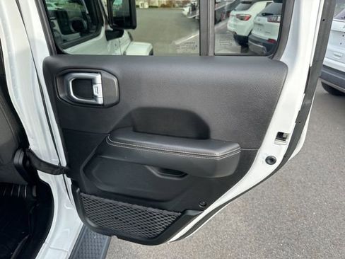 Used 2020 Jeep Wrangler Unlimited Sahara image 13