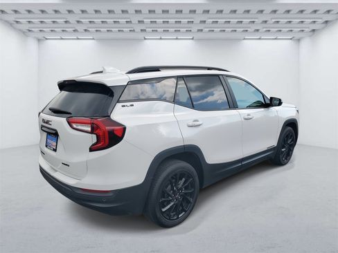 Used 2024 GMC Terrain SLE w/ Driver Convenience Package image 4