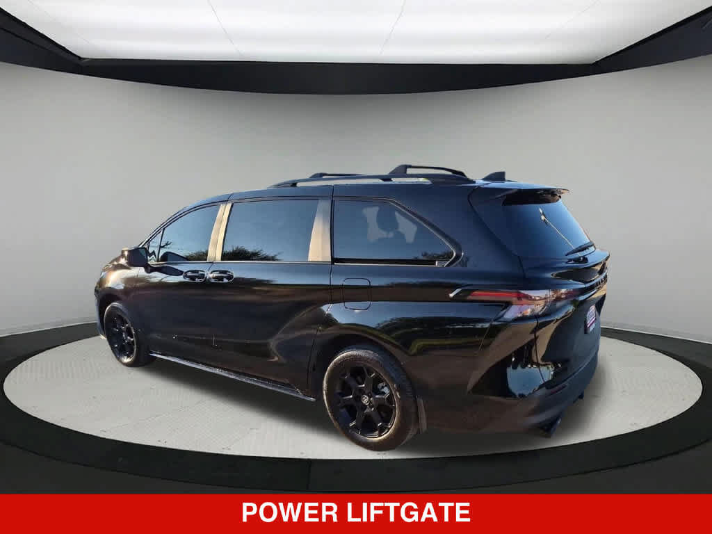 Used 2025 Toyota Sienna XLE Woodland Edition AWD/4WD image 5