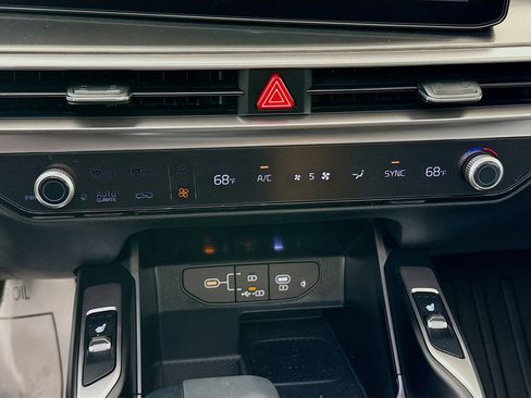 Used 2025 Kia Sorento S w/ Panoramic Sunroof Package FWD image 18