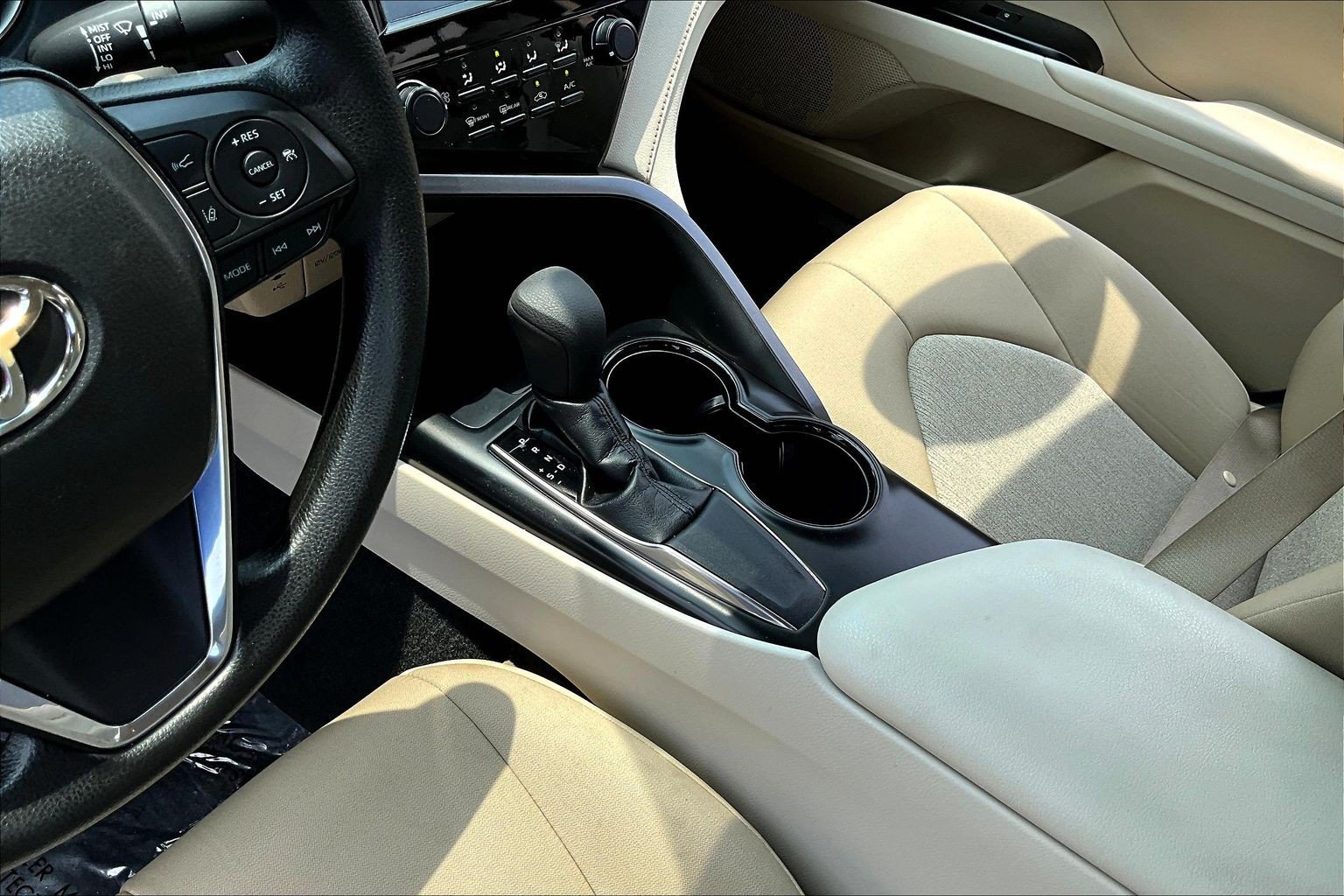 Used 2019 Toyota Camry LE FWD image 14