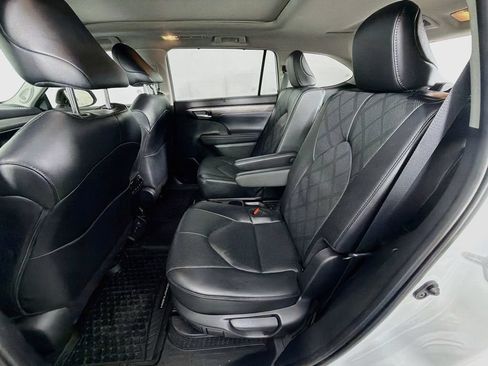 Used 2024 Toyota Highlander Platinum AWD/4WD image 25