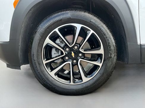 Used 2025 Chevrolet TrailBlazer LT w/ LT Cold Weather Package FWD image 29
