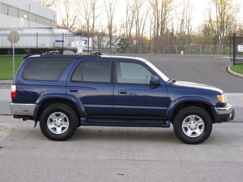 Used 2002 Toyota 4Runner SR5 image 9