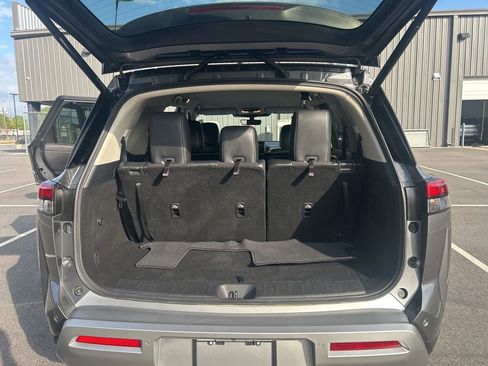 Certified 2025 Nissan Pathfinder SL FWD image 26