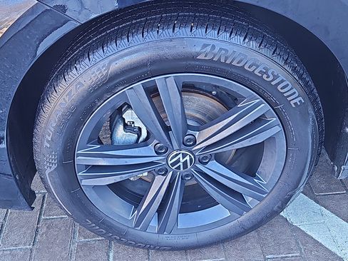 Certified 2023 Volkswagen Jetta SE w/ Panoramic Sunroof Package image 5