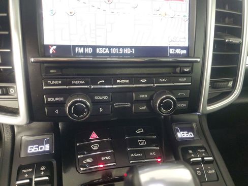 Used 2016 Porsche Cayenne image 21