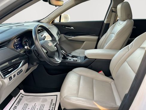 Used 2020 Cadillac XT4 Premium Luxury FWD image 24
