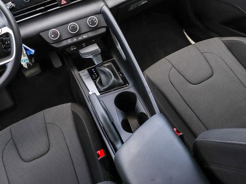 Used 2025 Hyundai Elantra SE w/ Cargo Package FWD image 21