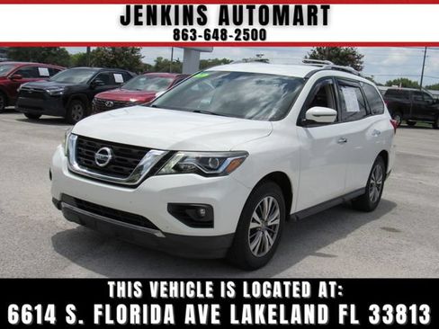 Used 2020 Nissan Pathfinder SV FWD image 1