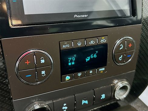 Used 2010 Chevrolet Silverado 1500 LTZ image 16