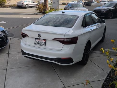 Used 2022 Volkswagen Jetta SE w/ Panoramic Sunroof Package image 6