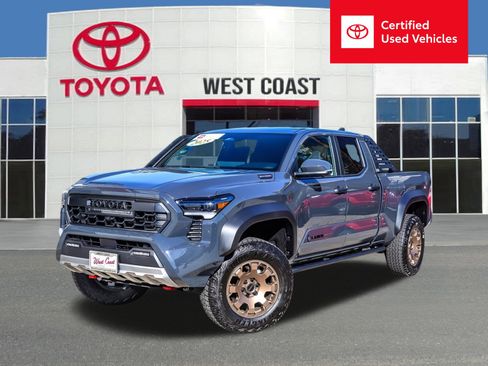 Used 2025 Toyota Tacoma Trailhunter image 1