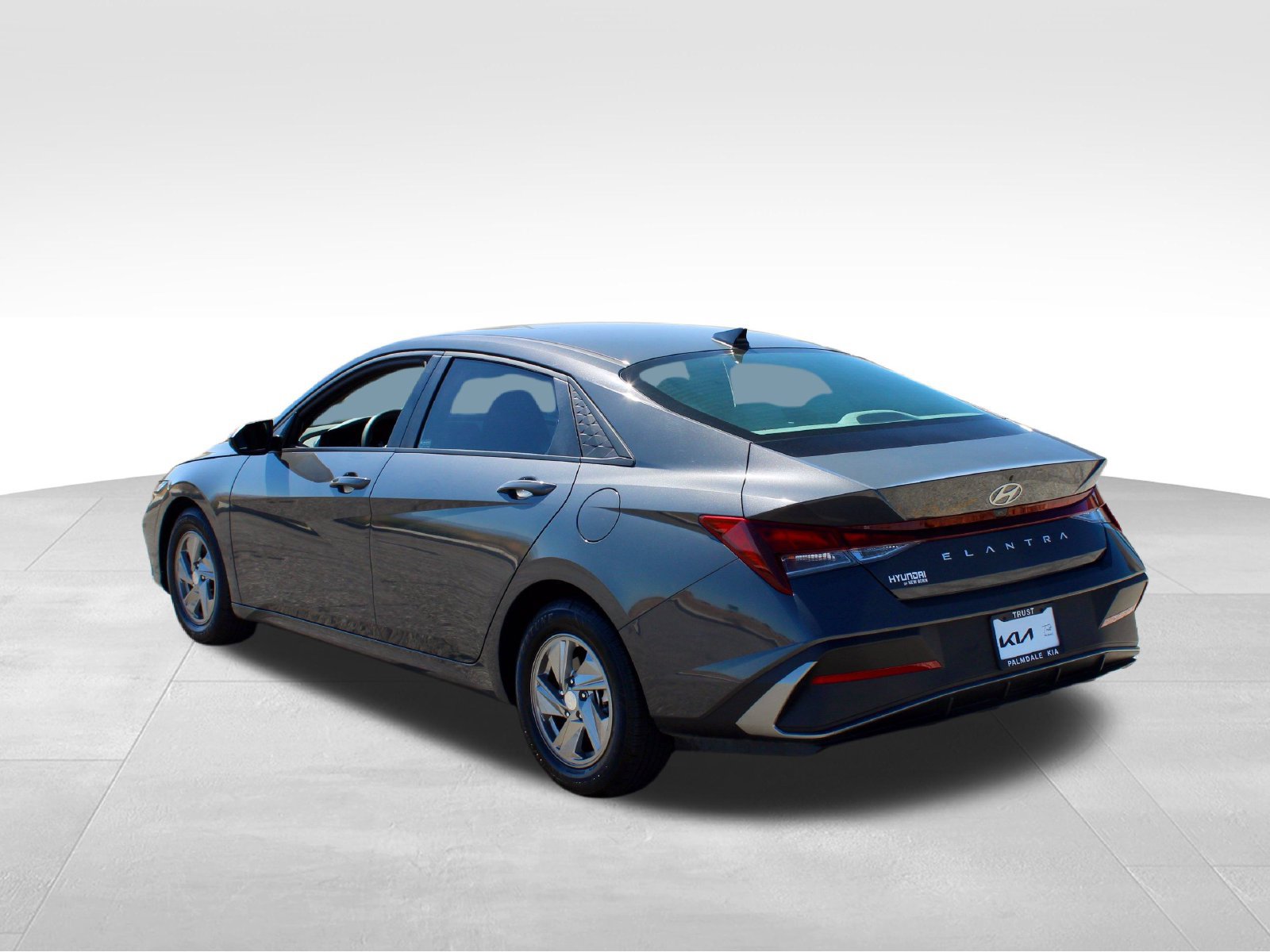 Used 2025 Hyundai Elantra SE FWD image 9
