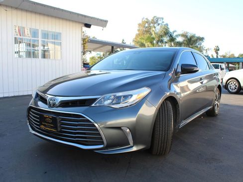 Used 2017 Toyota Avalon XLE Premium w/ Preferred Accessory Package FWD image 1