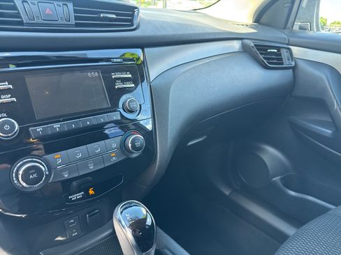 Used 2018 Nissan Rogue Sport S w/ S Appearance Package AWD/4WD image 19