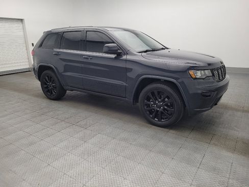 Used 2018 Jeep Grand Cherokee Altitude image 11