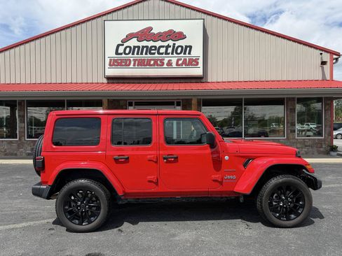 Used 2024 Jeep Wrangler Unlimited Sahara AWD/4WD image 3