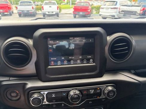 Used 2023 Jeep Gladiator Sport AWD/4WD image 28