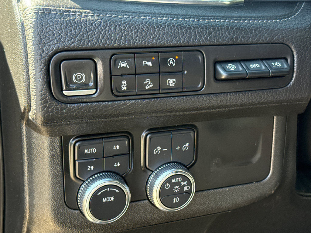 Used 2023 GMC Yukon XL Denali AWD/4WD image 24