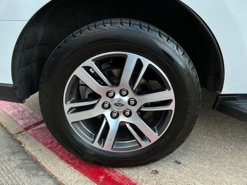 Used 2024 Ford Expedition Limited AWD/4WD image 9