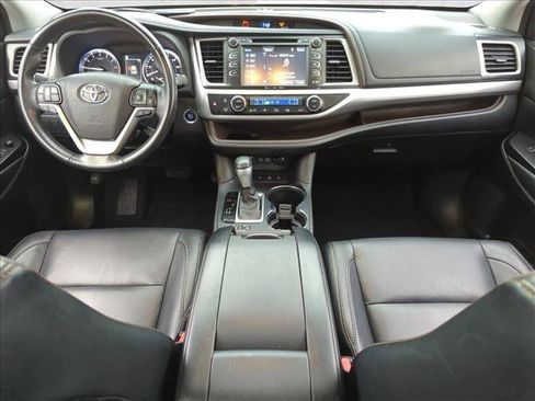 Certified 2017 Toyota Highlander XLE AWD/4WD image 18