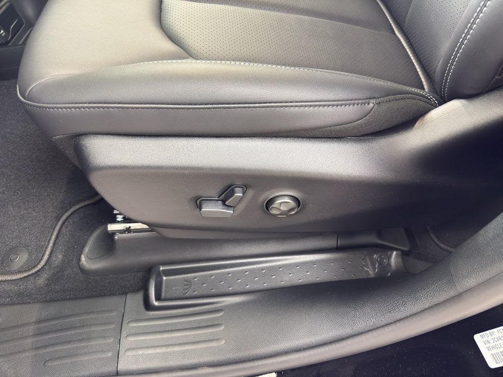 New 2027 Chrysler Pacifica Select FWD image 14