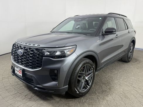 Used 2025 Ford Explorer ST-Line w/ ST-Line Street Pack AWD/4WD image 3