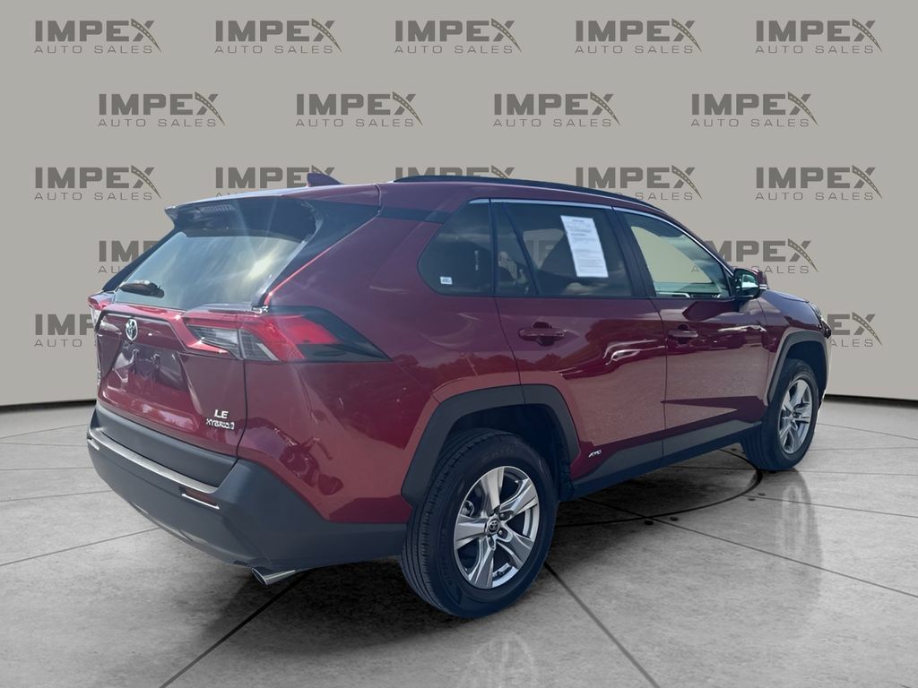 Used 2022 Toyota RAV4 LE AWD/4WD image 5