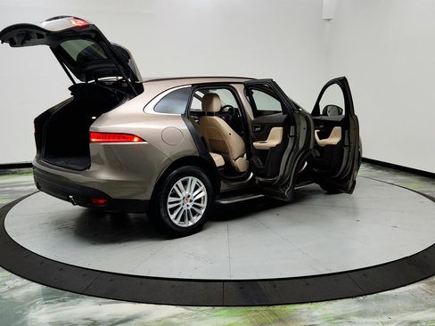 Used 2017 Jaguar F-PACE Prestige image 11