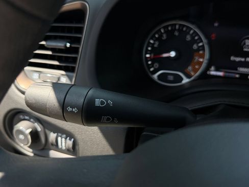 Used 2023 Jeep Renegade Latitude AWD/4WD image 29