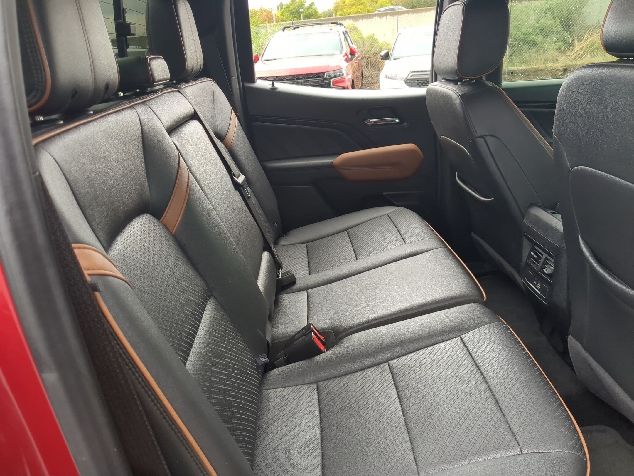 Used 2024 GMC Canyon AT4 w/ AT4 Premium Package AWD/4WD image 29