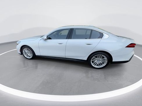 Used 2024 BMW 530i xDrive w/ Premium Package AWD/4WD image 5