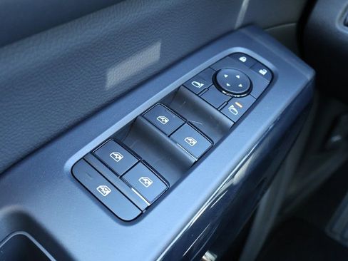 New 2025 Nissan Pathfinder SV w/ SV Premium Package image 15