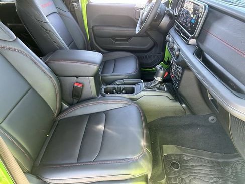 Used 2026 Jeep Wrangler Unlimited Rubicon AWD/4WD image 13