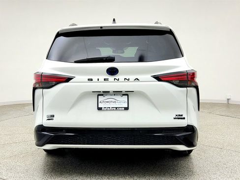 Used 2023 Toyota Sienna XSE AWD/4WD image 6