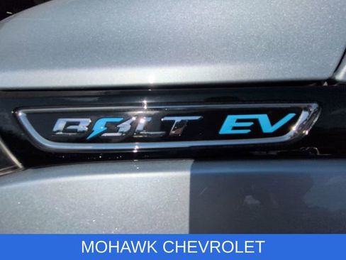 Used 2017 Chevrolet Bolt LT FWD image 31