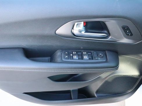 New 2026 Chrysler Pacifica Select FWD image 16