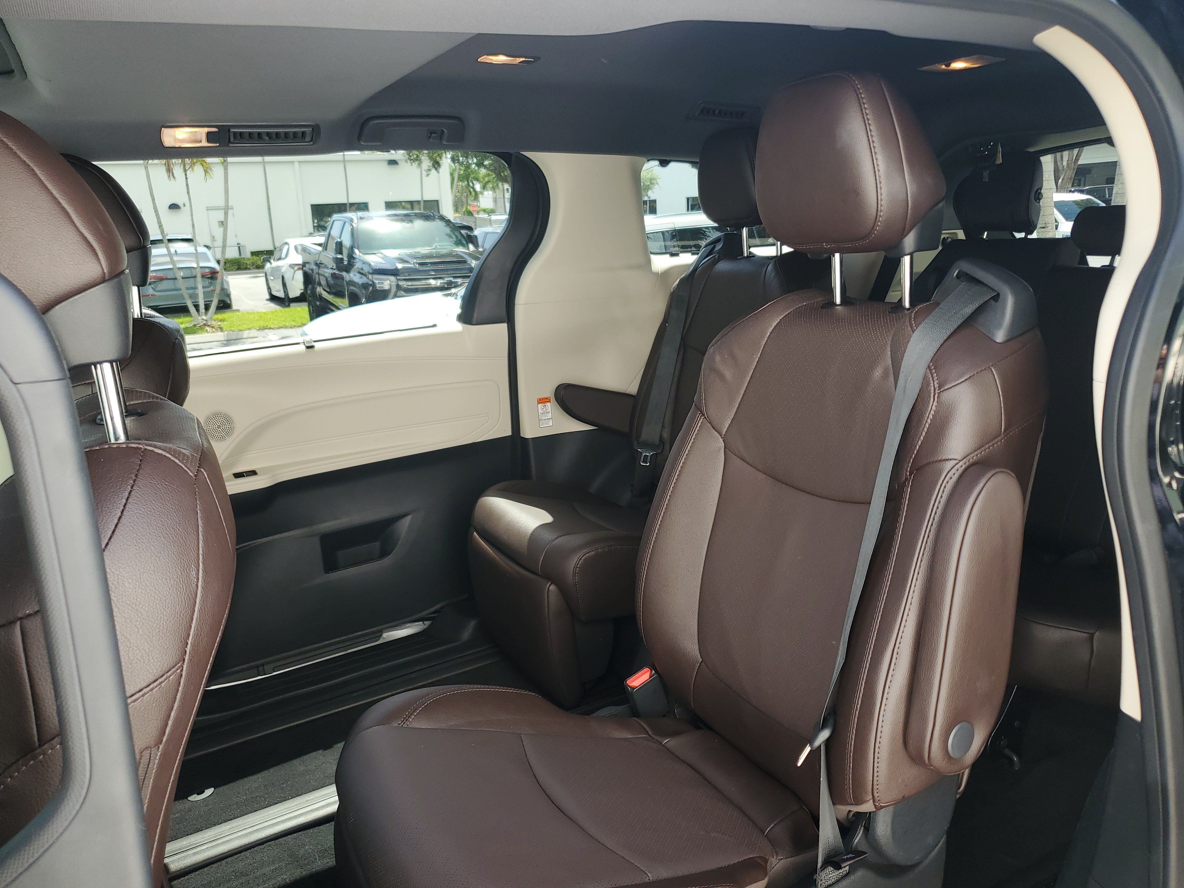 Used 2023 Toyota Sienna Platinum AWD/4WD image 12