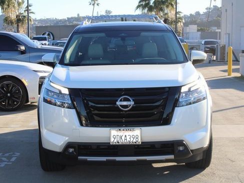 Used 2022 Nissan Pathfinder SL w/ SL Premium Package image 2