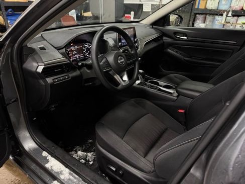 Used 2024 Nissan Altima 2.5 SV image 16