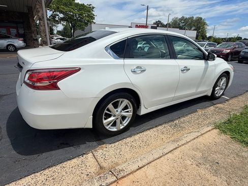 Used 2013 Nissan Altima 2.5 SL w/ Technology Pkg FWD image 7