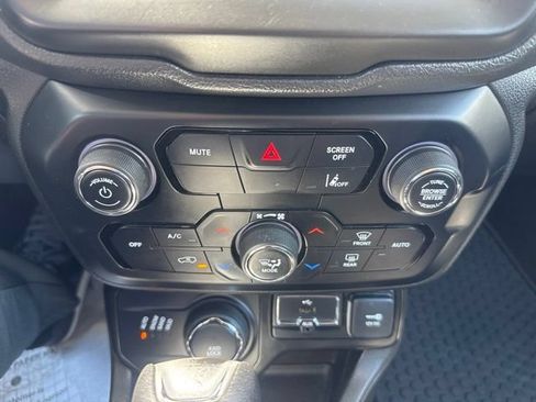 Certified 2023 Jeep Renegade Latitude AWD/4WD image 17