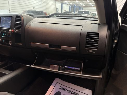 Used 2007 GMC Sierra 2500 SLE w/ Z71 Off-Road Package image 30